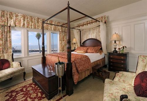 Casablanca On The 4* Santa Cruz